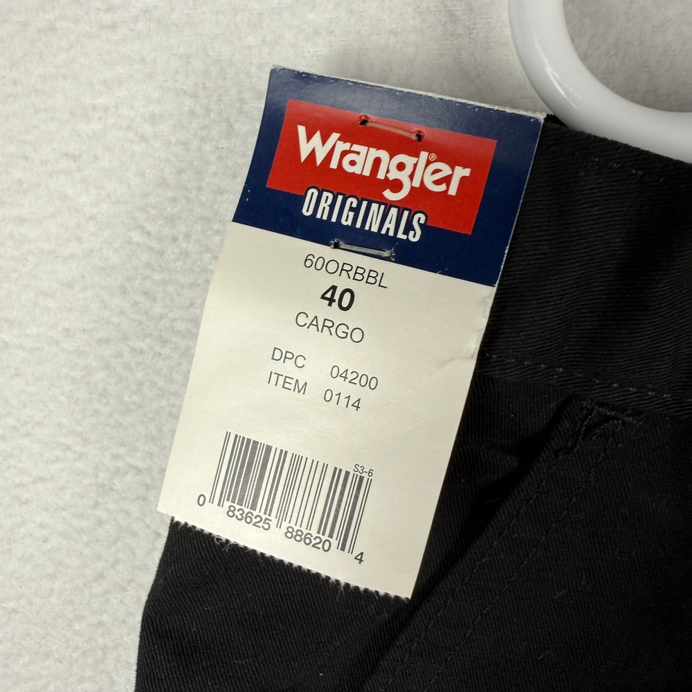 NWT Wrangler Cargo Shorts Mens 40 Black Loose Fit Premium Utility Workwear - Picture 3 of 9